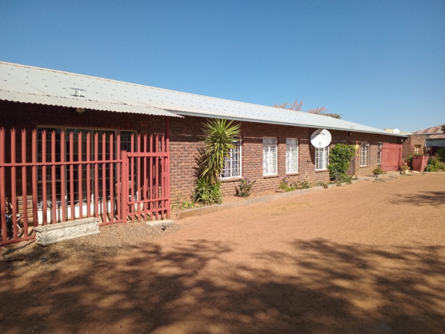 7 Bedroom Property for Sale in Bloemhof North West